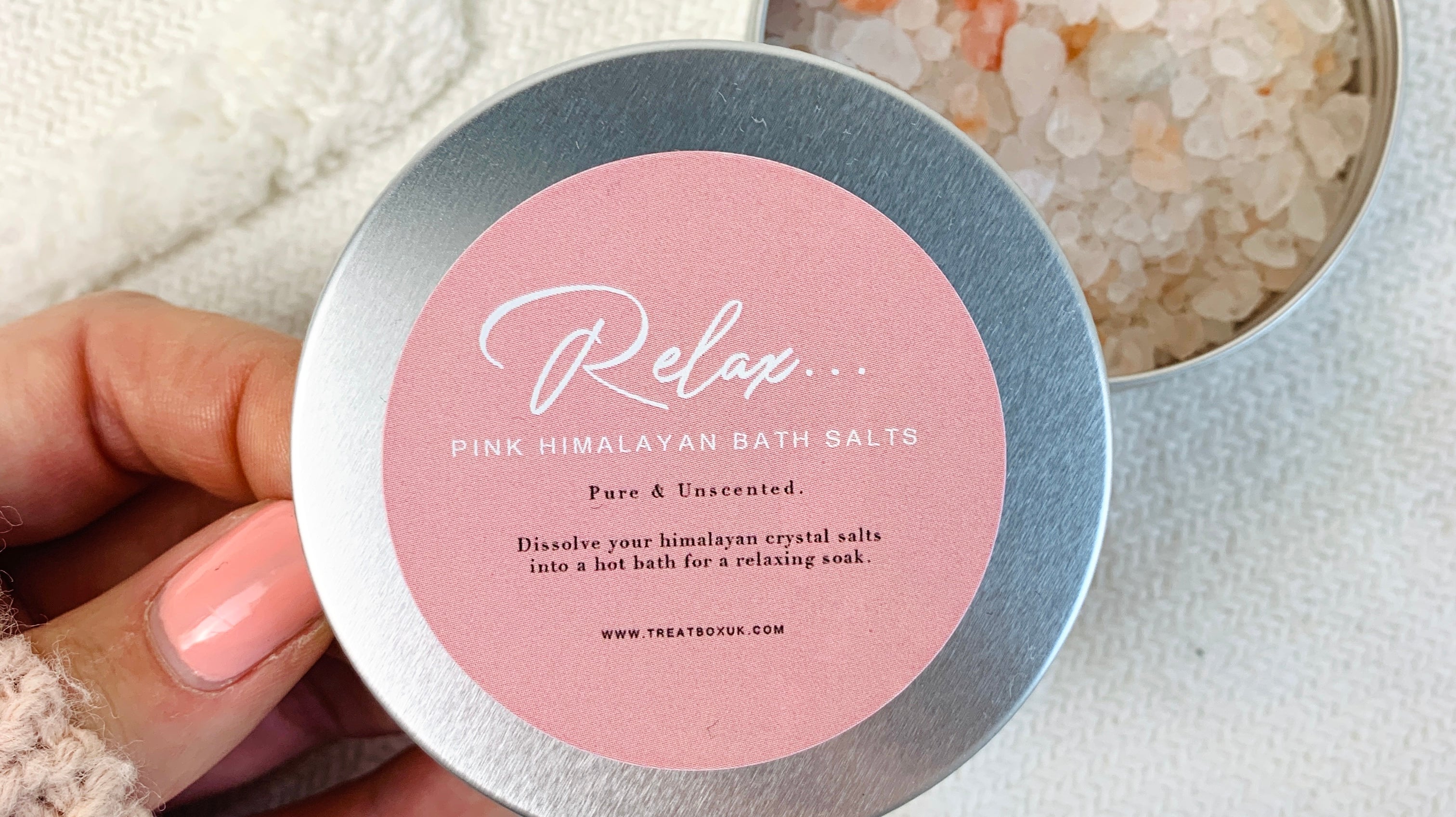 Open tin of relaxing bath salts from TreatBox UK.
