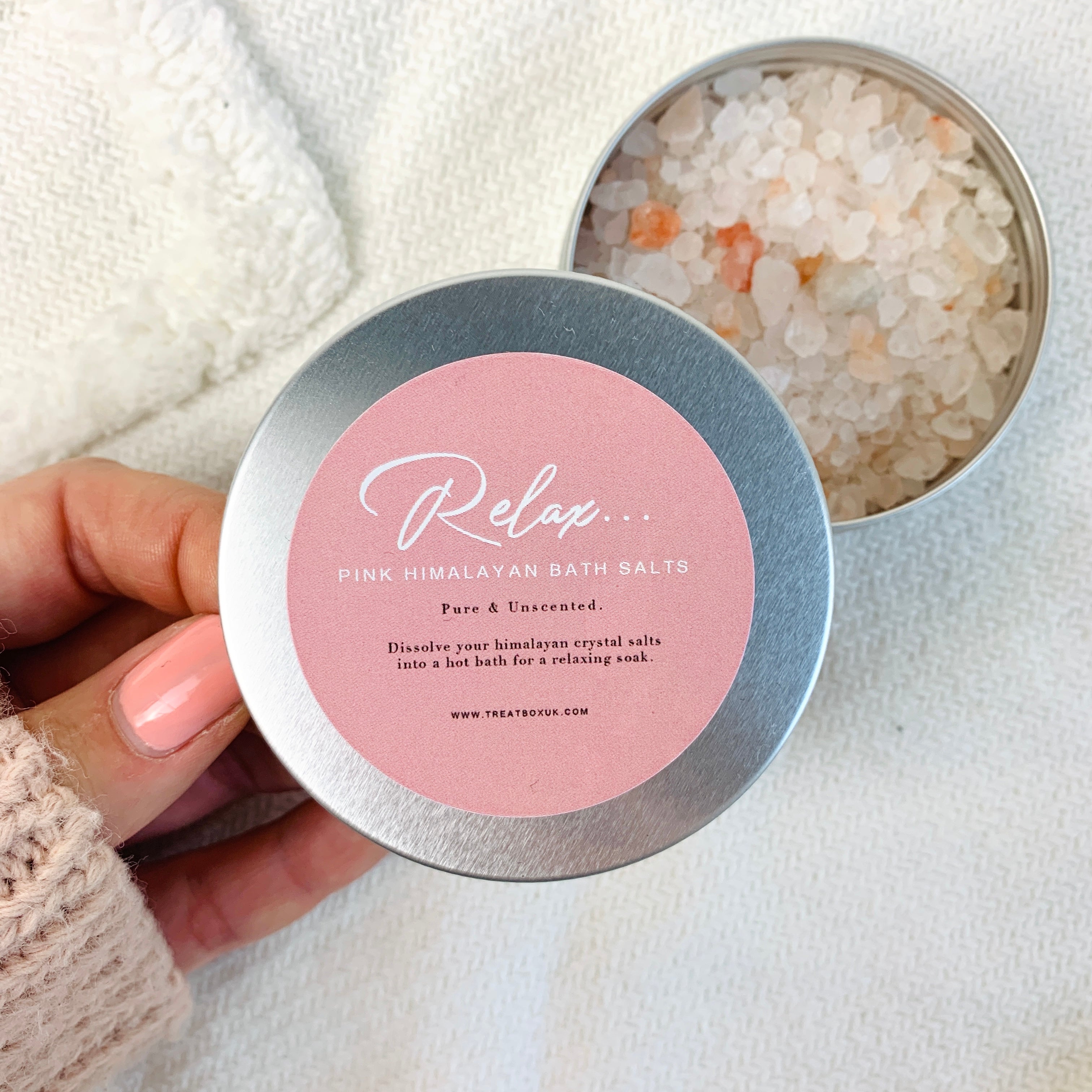 Open tin of relaxing bath salts from TreatBox UK.